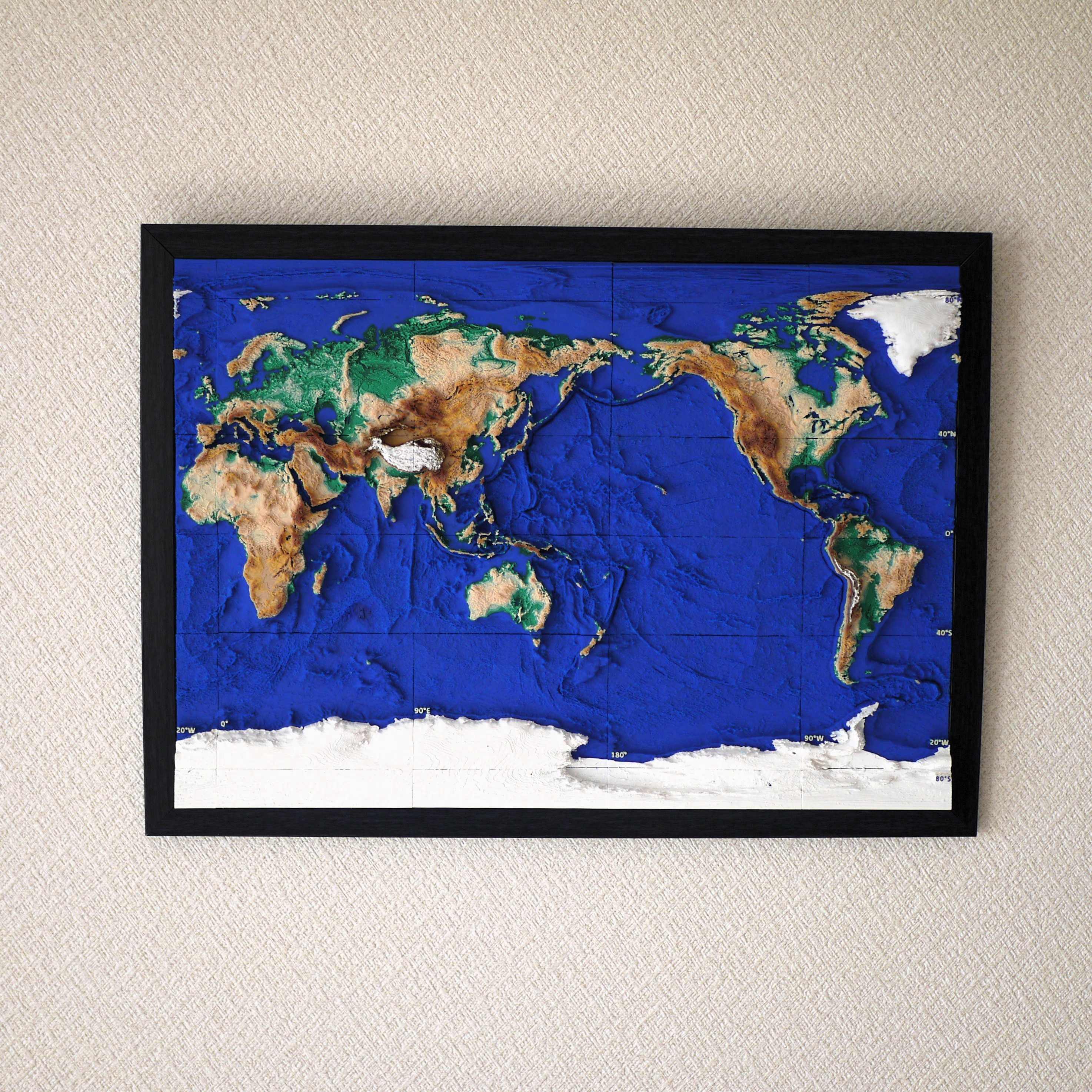【A3サイズ】日常に溶け込む、青い地球。立体世界地図（太平洋中心モデル）/ 3D Relief Map