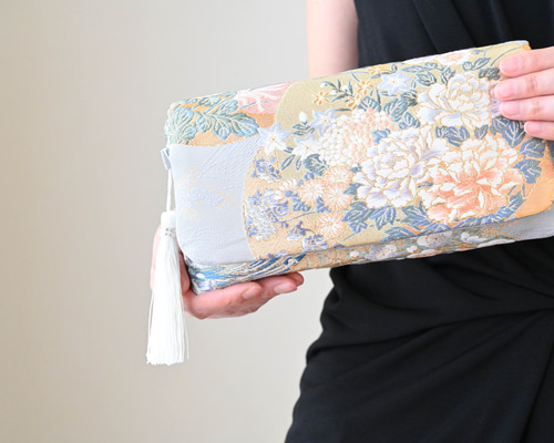 紬帯　藍染の亀甲花文　リメイク　胡桃皮ハンドルバッグ 紬帯 藍染の亀甲花文 リメイク 胡桃皮ハンドルバッグ