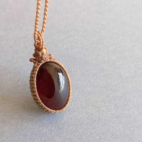 明け星】ヘソナイトガーネット 留め切りタイプ マクラメ編みネックレス