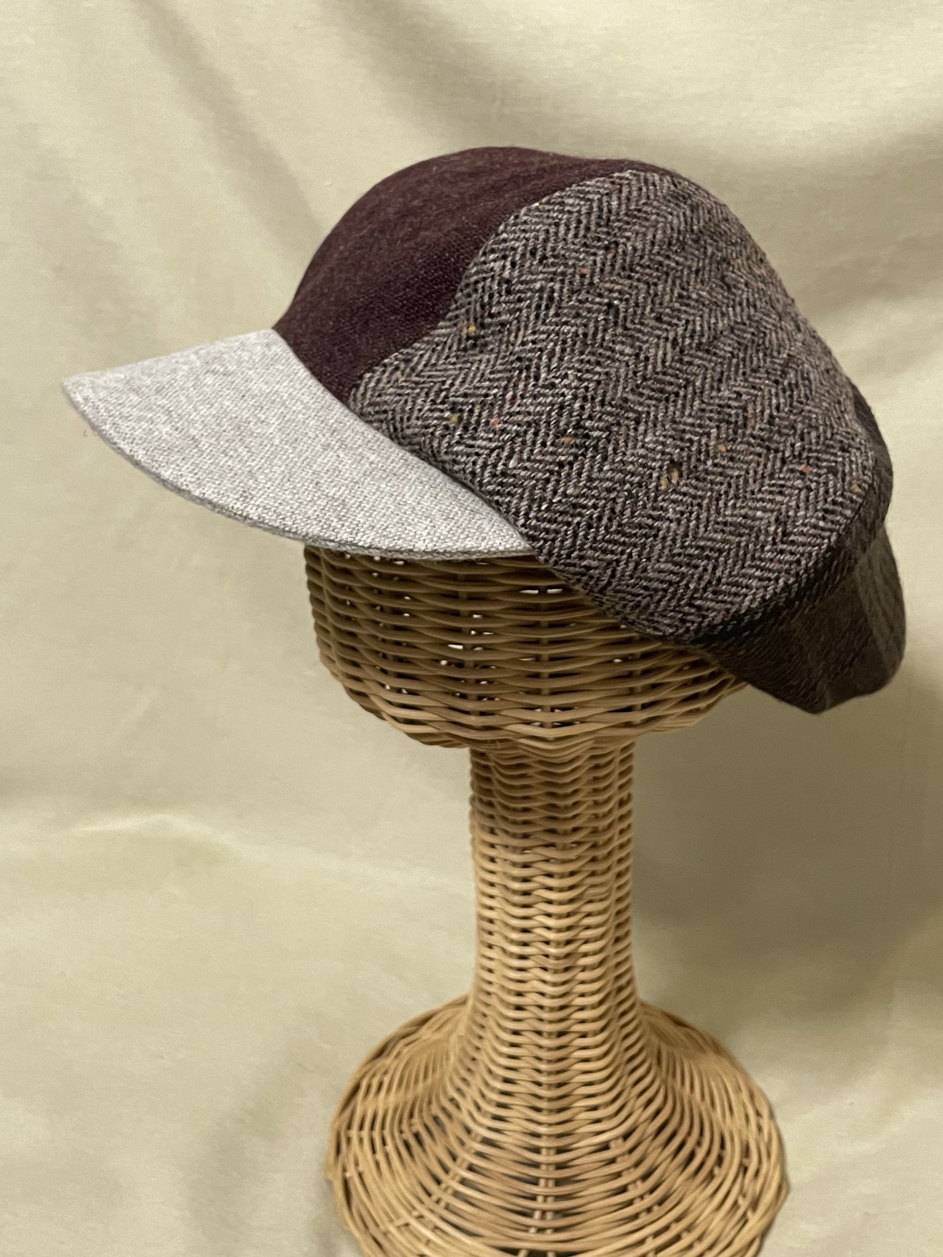 キャスケット（茶系チェック）