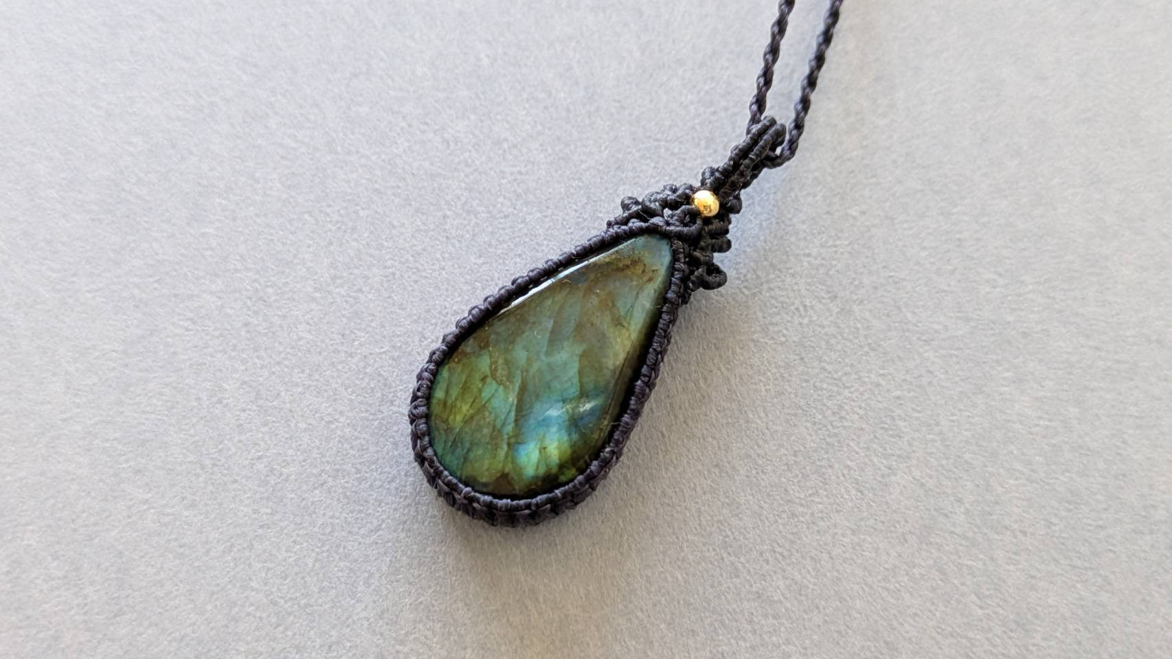 【明け星】ラブラドライト　留め切りタイプ　マクラメ編みネックレス