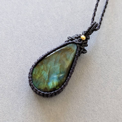 明け星】ラブラドライト 留め切りタイプ マクラメ編みネックレス