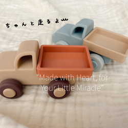 出産祝い　‎シリコントイ車・3wayシリコンカップ・靴下・ガーゼハンカチ・おしゃぶりホルダー　名入れ　男の子　くるま 4枚目の画像