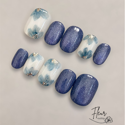 淡色ブルーのフラワーネイル｜マグネットネイル 大人可愛いネイル