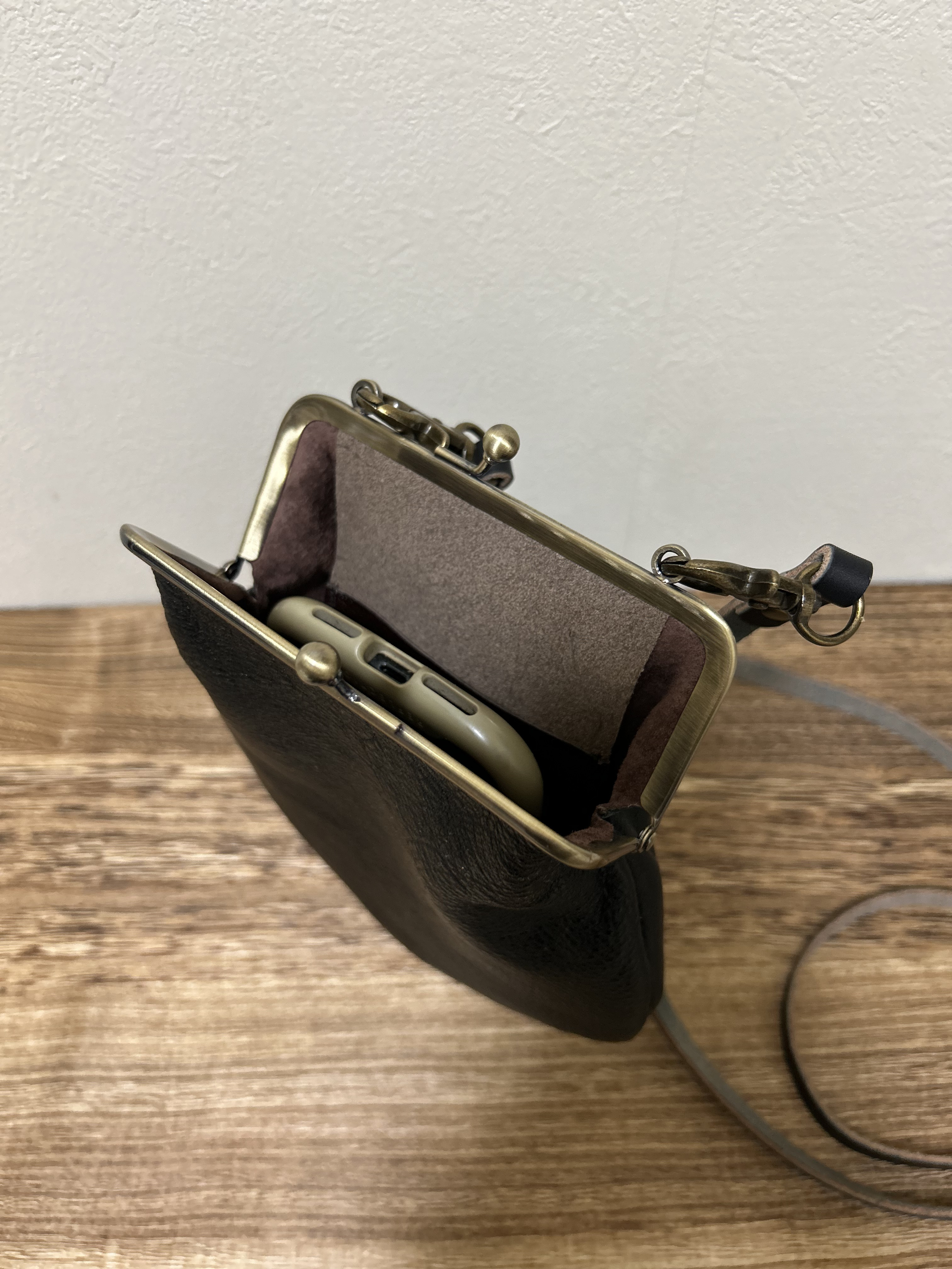 姫路レザーがま口ポシェット◆黒　カード入れ　スマホショルダー　サコッシュ　がま口　ショルダーバック