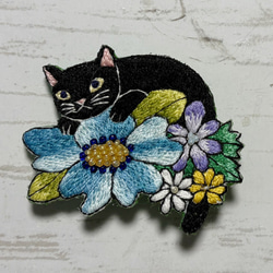 手刺繍浮世絵ブローチ＊河鍋暁斎「鳥獣戯画 鼠曳く瓜に乗る猫」より