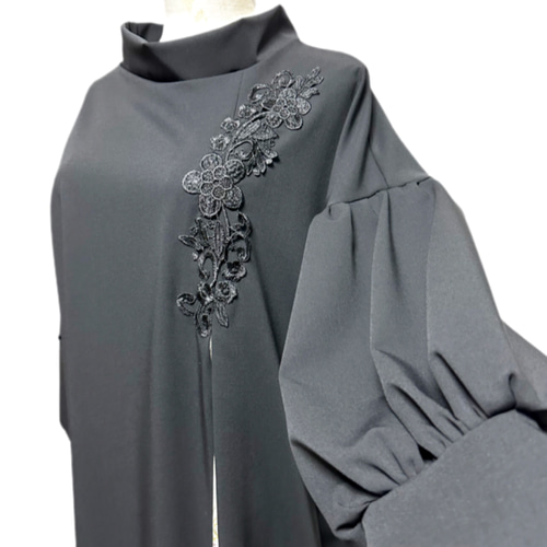 振袖 着物リメイク ドレス 和柄 ワンピース 黒×牡丹や菊 ぽわん袖