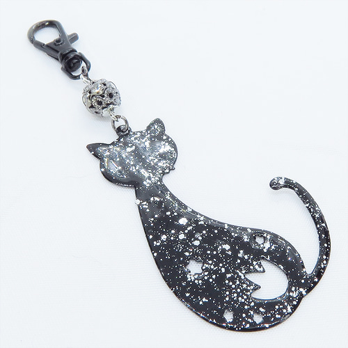 2617】ジャンピング猫 レジン 天然石 オルゴナイト キーホルダー 黒猫