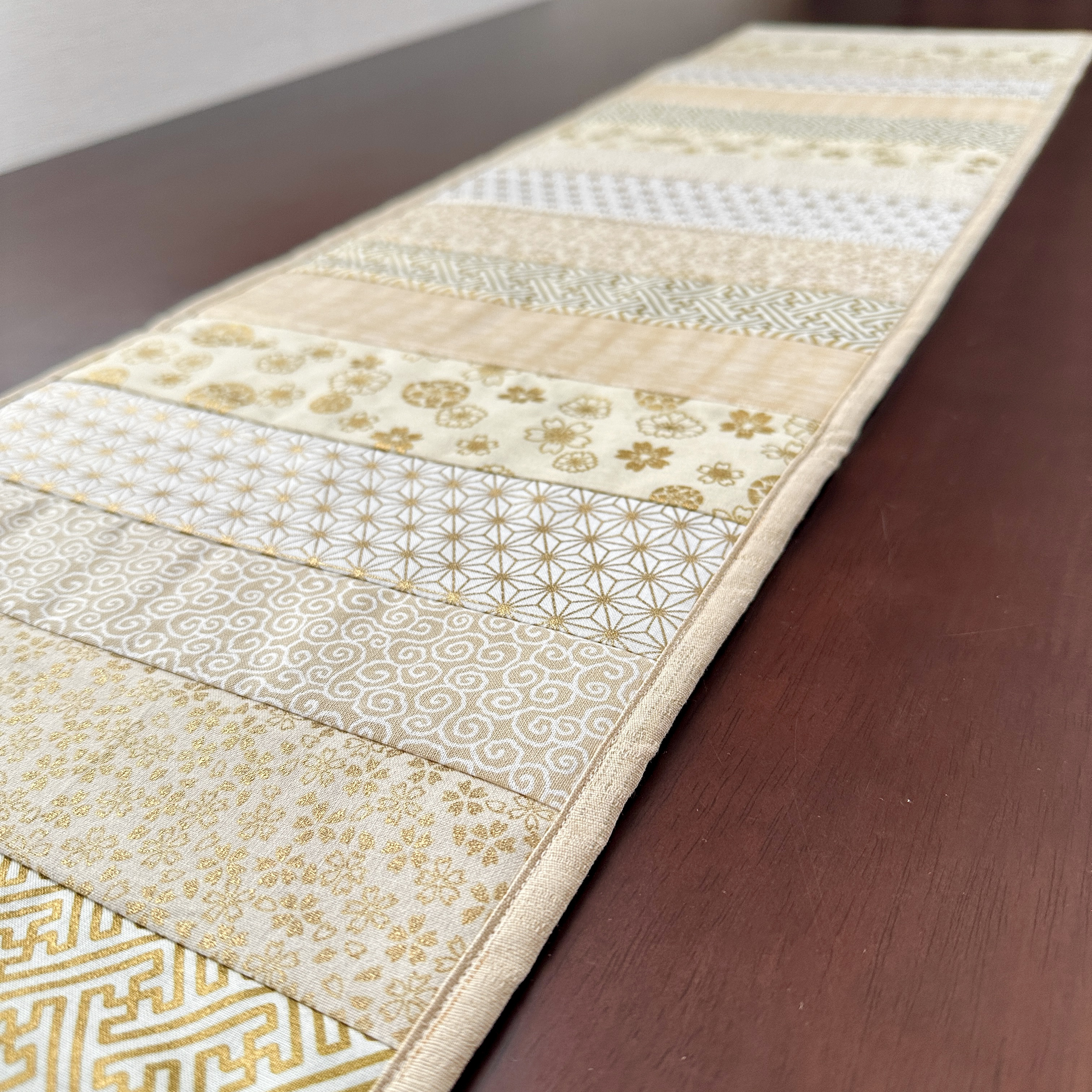 日本製生地パッチワークテーブルランナー-ソフトクリームハンドメイドテーブルランナー、ダイニングテーブルの装飾