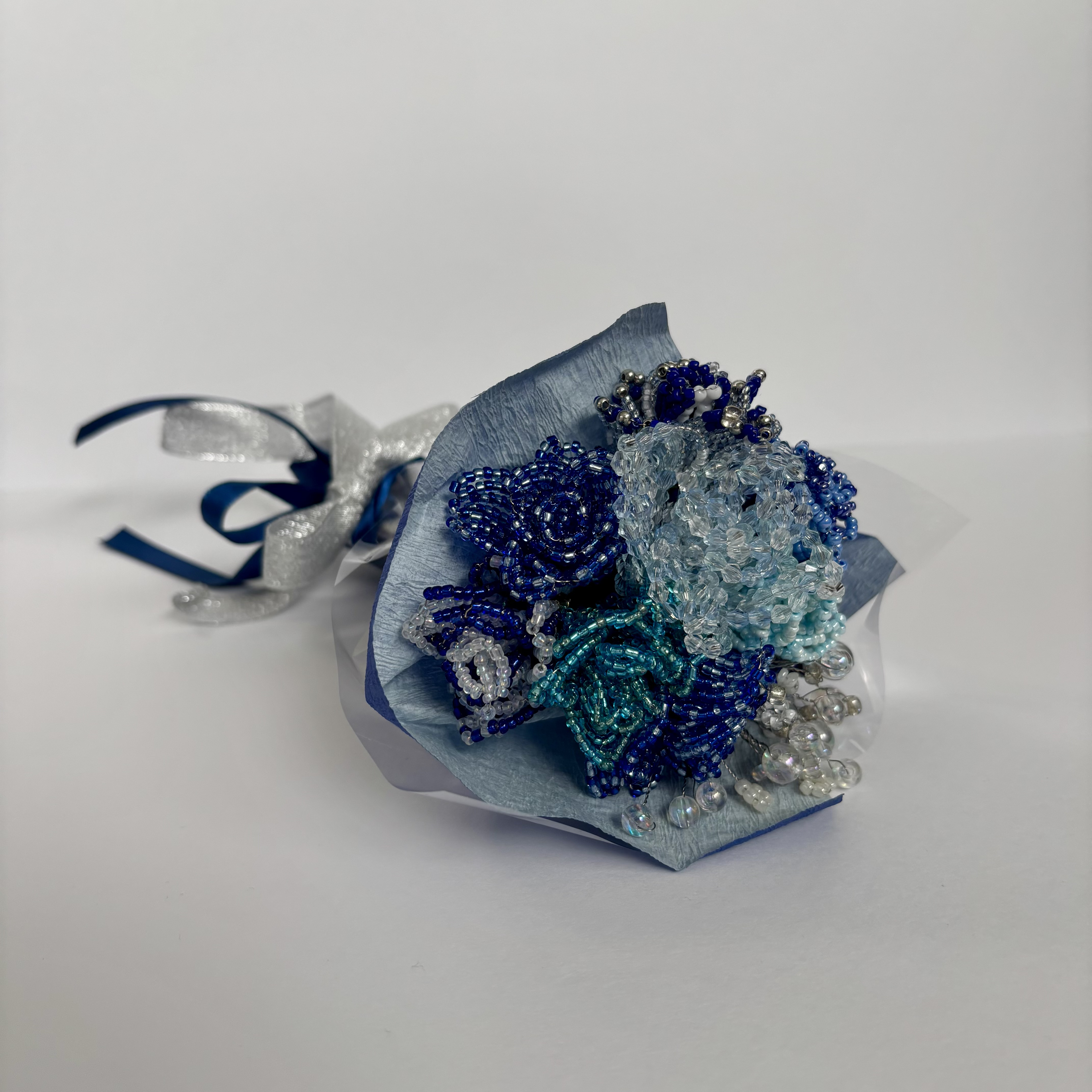 ビーズフラワー青薔薇のブーケ/淡く咲く透明の花 ビーズフラワー インテリア ギフト 冬