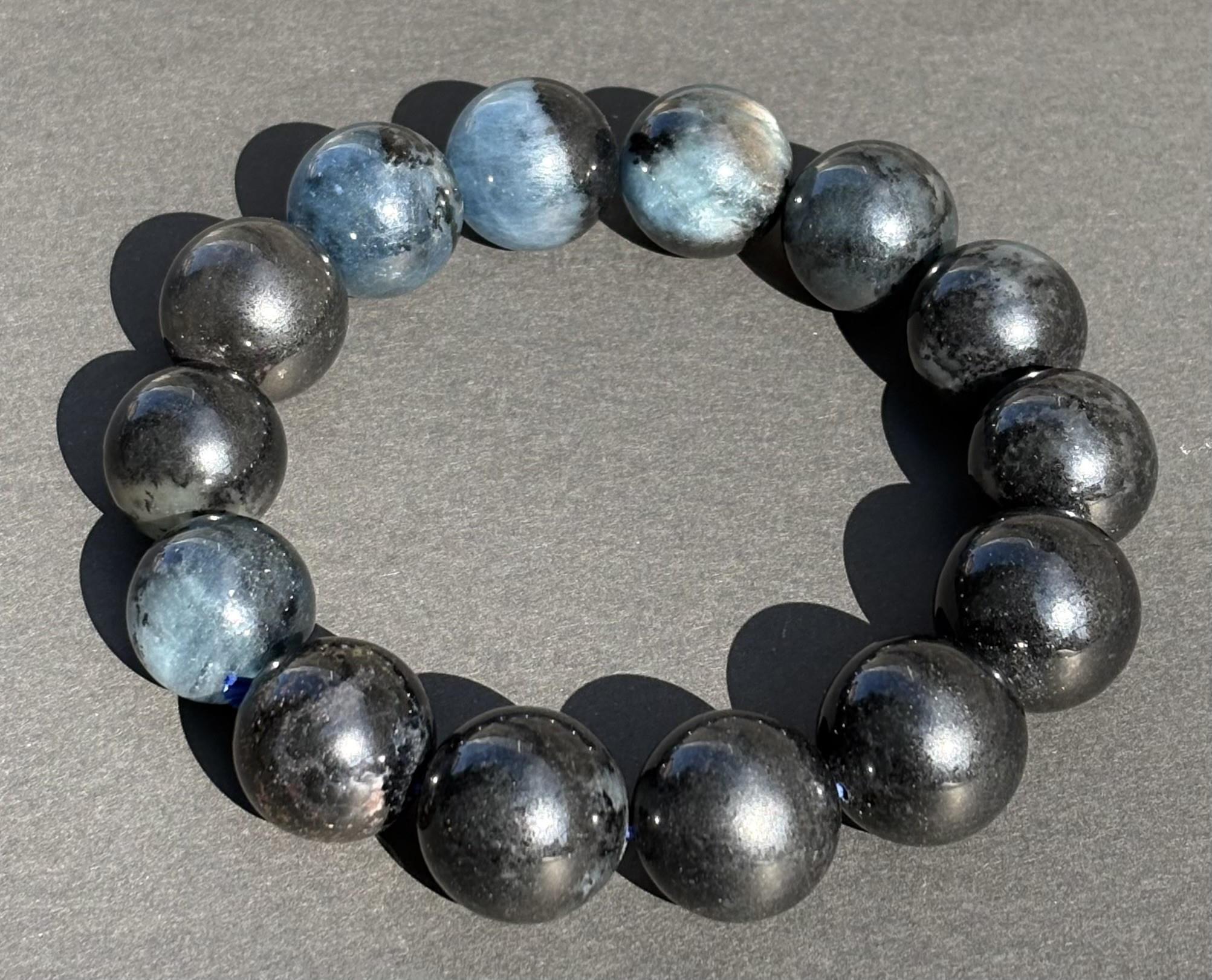 ブラックアクアマリン ブレスレット✨️高品質天然石✨️3月の誕生石【石言葉】「沈着」「勇敢」「聡明」