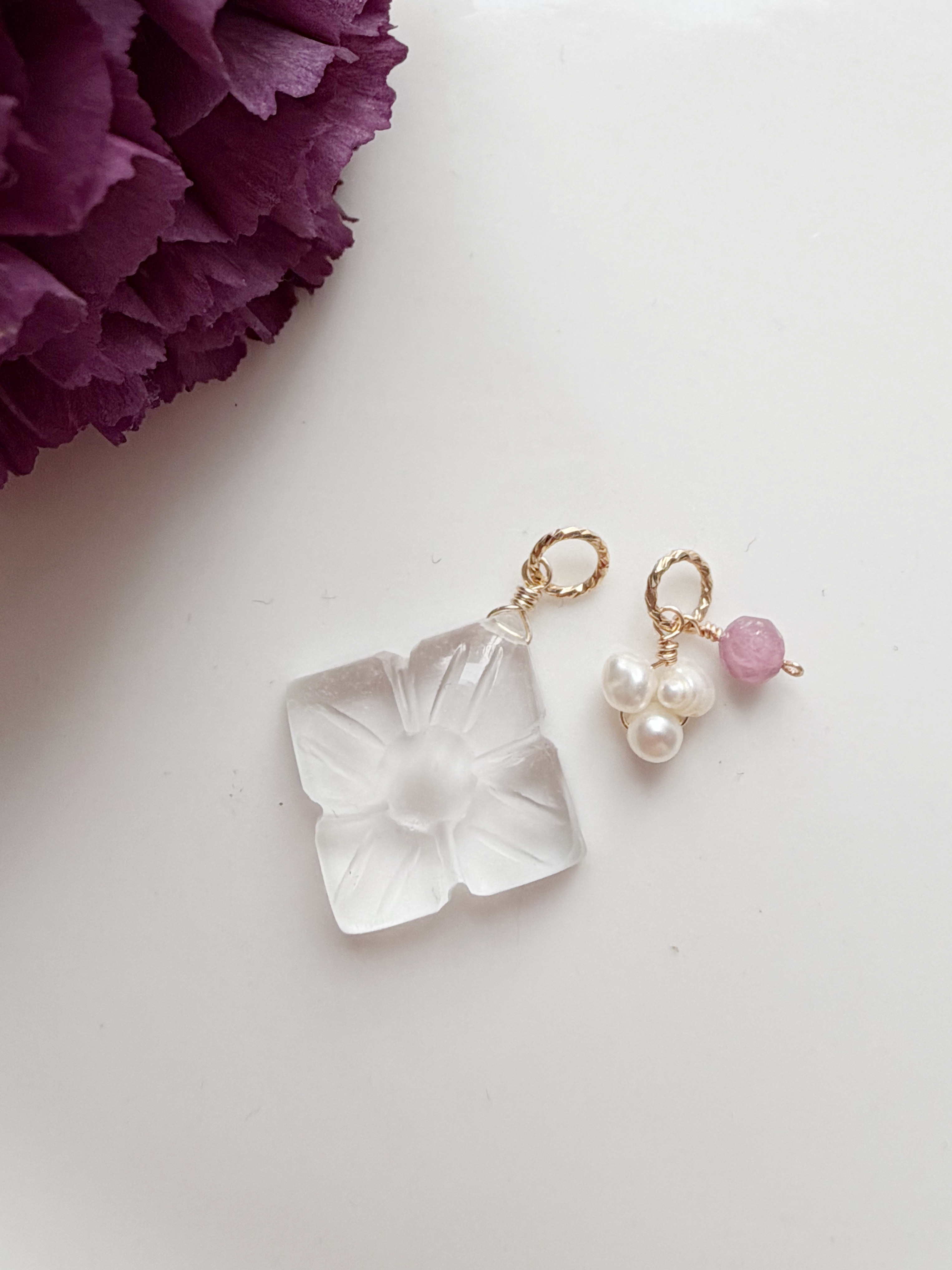 【選べる誕生石】14KGF カランコエカット水晶 淡水パール×ルビー ネックレスチャーム2点セット