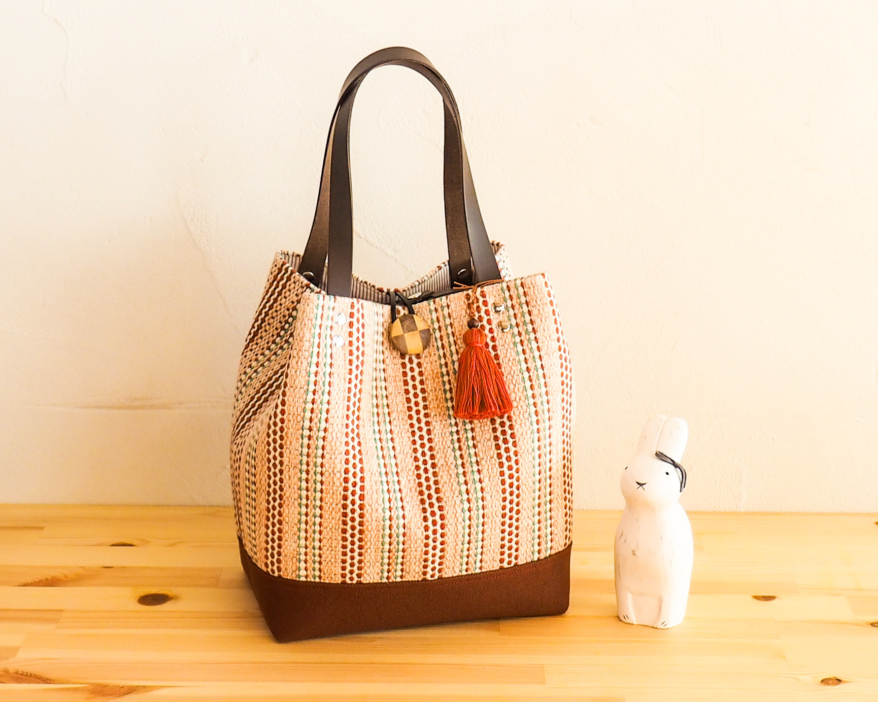 春色ボーダー手織り布のバケツトート（ピーチ）