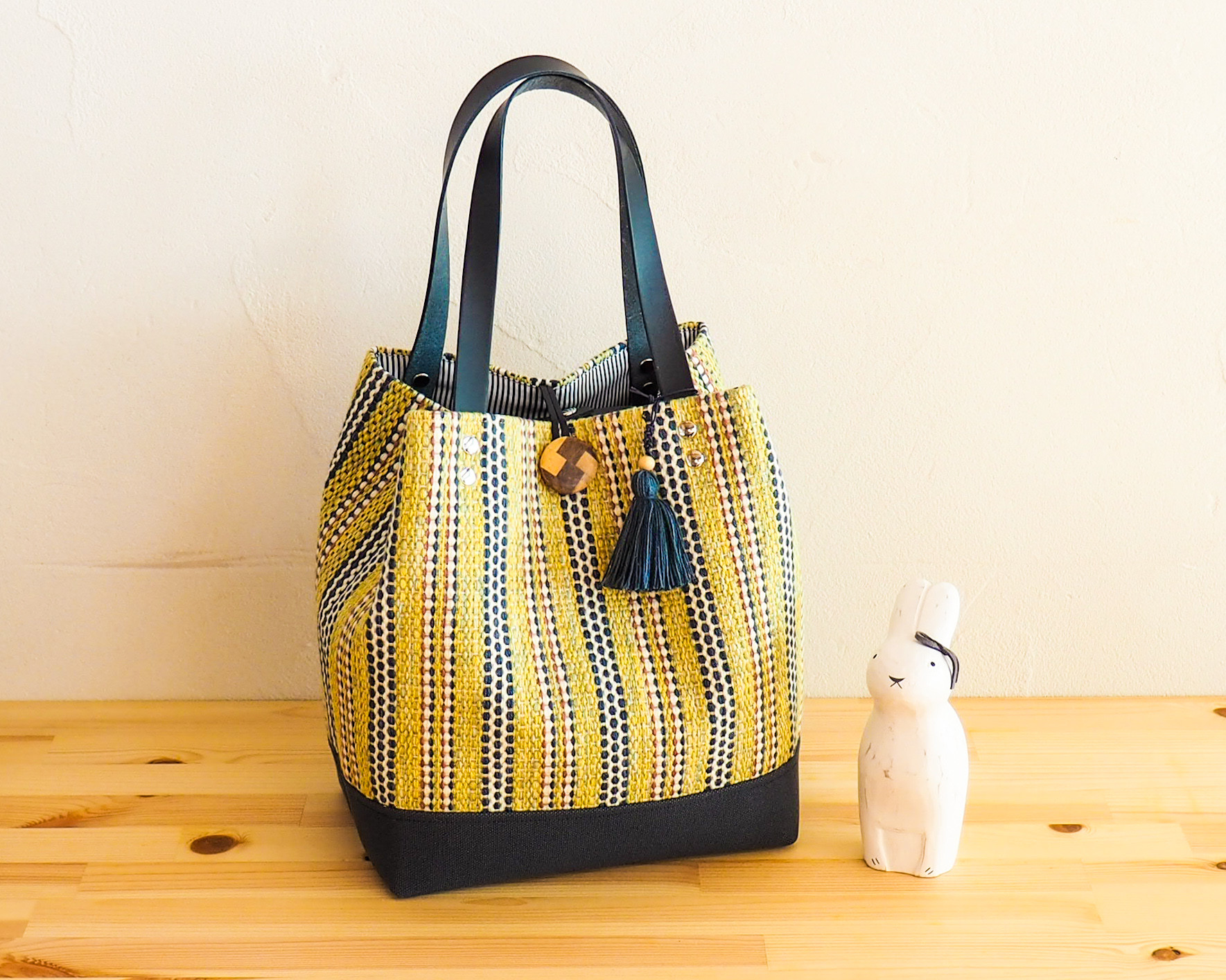 春色ボーダー手織り布のバケツトート（ミモザ） 6,776円