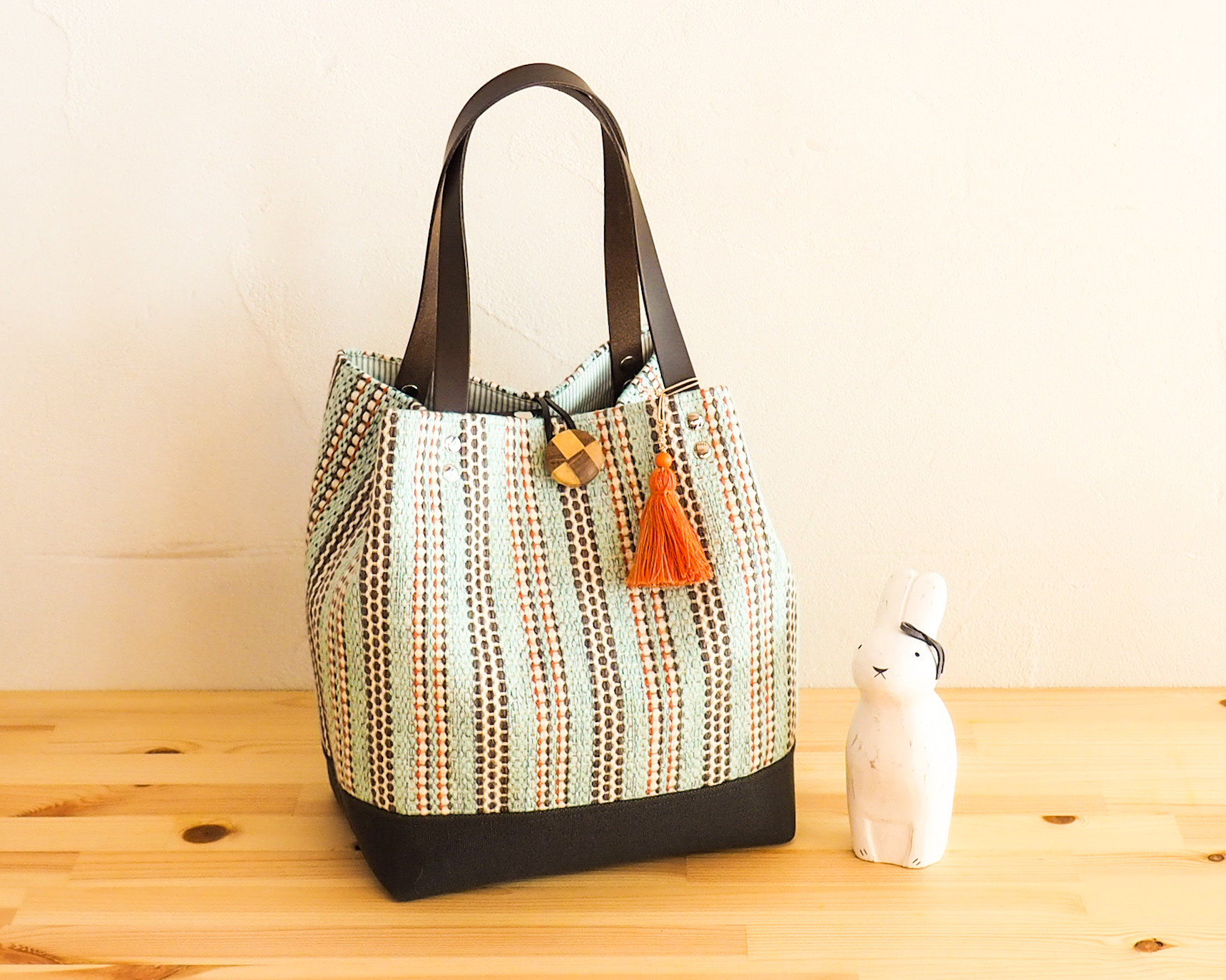 春色ボーダー手織り布のバケツトート（ミント）