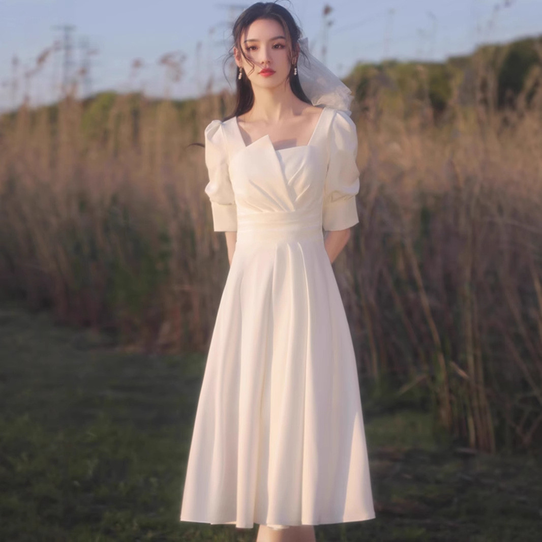 パーティードレス 白 赤 黒 サテン 半袖 シンプル 韓国風 花嫁 披露宴  前撮り 二次会 お呼ばれ AK576