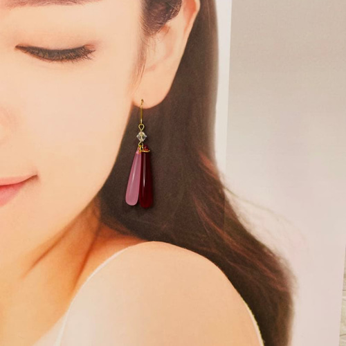 NUMBERING ウォータードロップピアス ✨ 赤とピンクの2色が揺れる ウォータードロップピアス ✨ ピアス