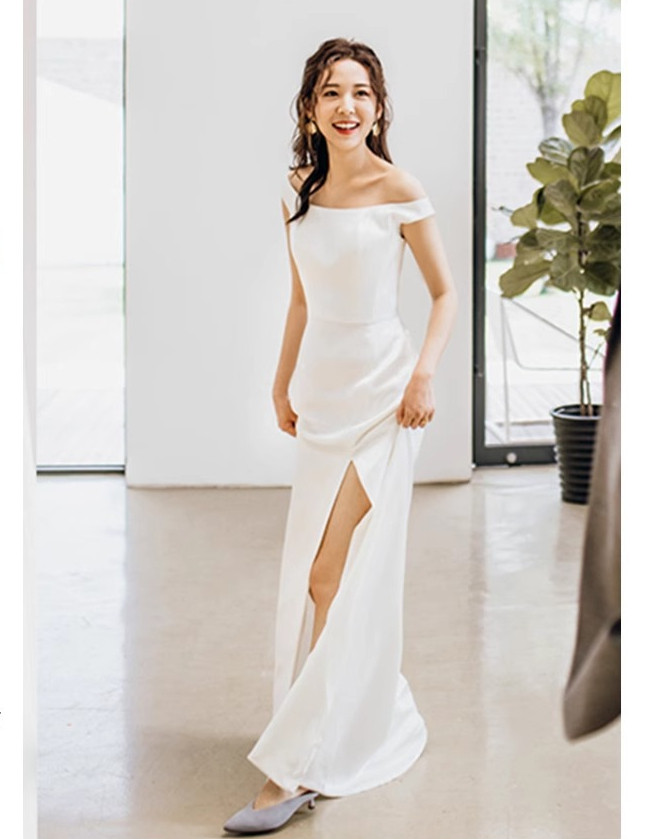 ウェディングドレス 白 黒 サテン オフショルダー シンプル 韓国風 花嫁 披露宴 前撮り 二次会 お呼ばれ AK586