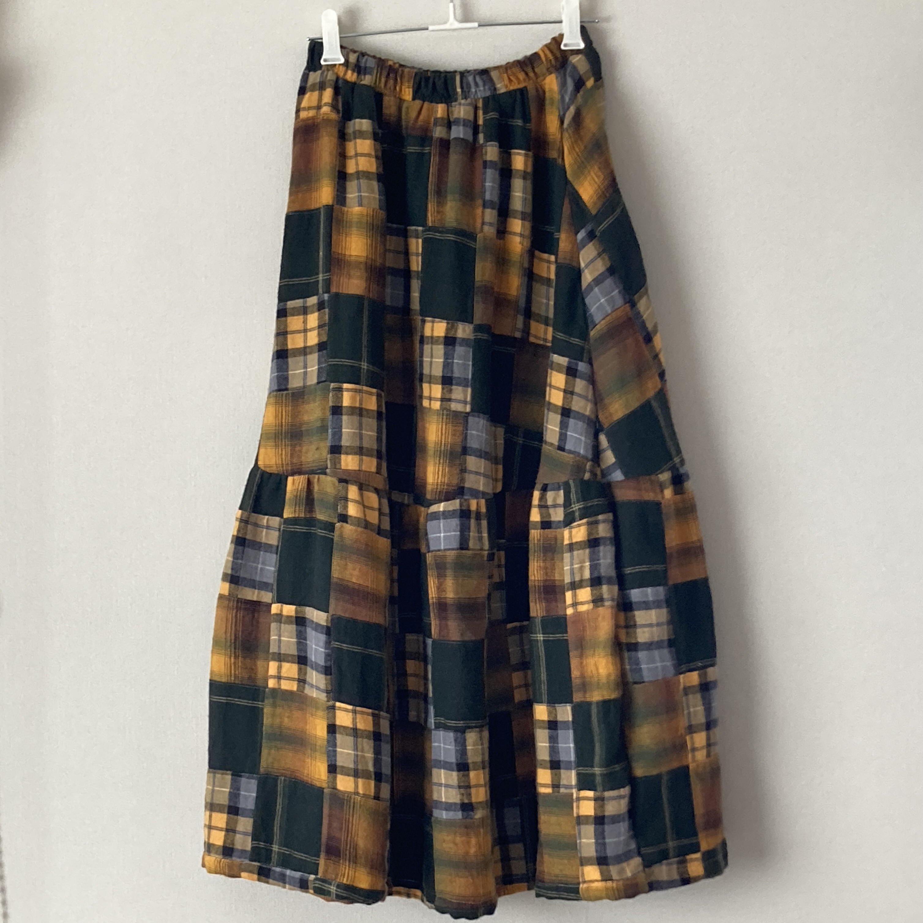 チェックのパッチワーク生地　ロングティアードスカート