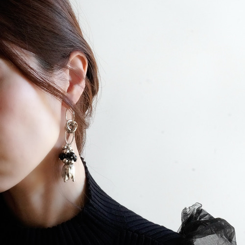 Knot｜結びのデザインが印象的な 揺れるシルバーロングピアス