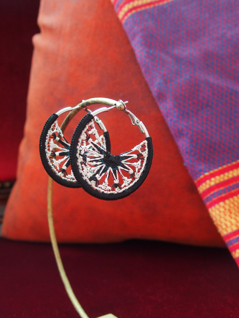 〈即納〉フープピアス"SPARK" (ブラック×シルバー)S