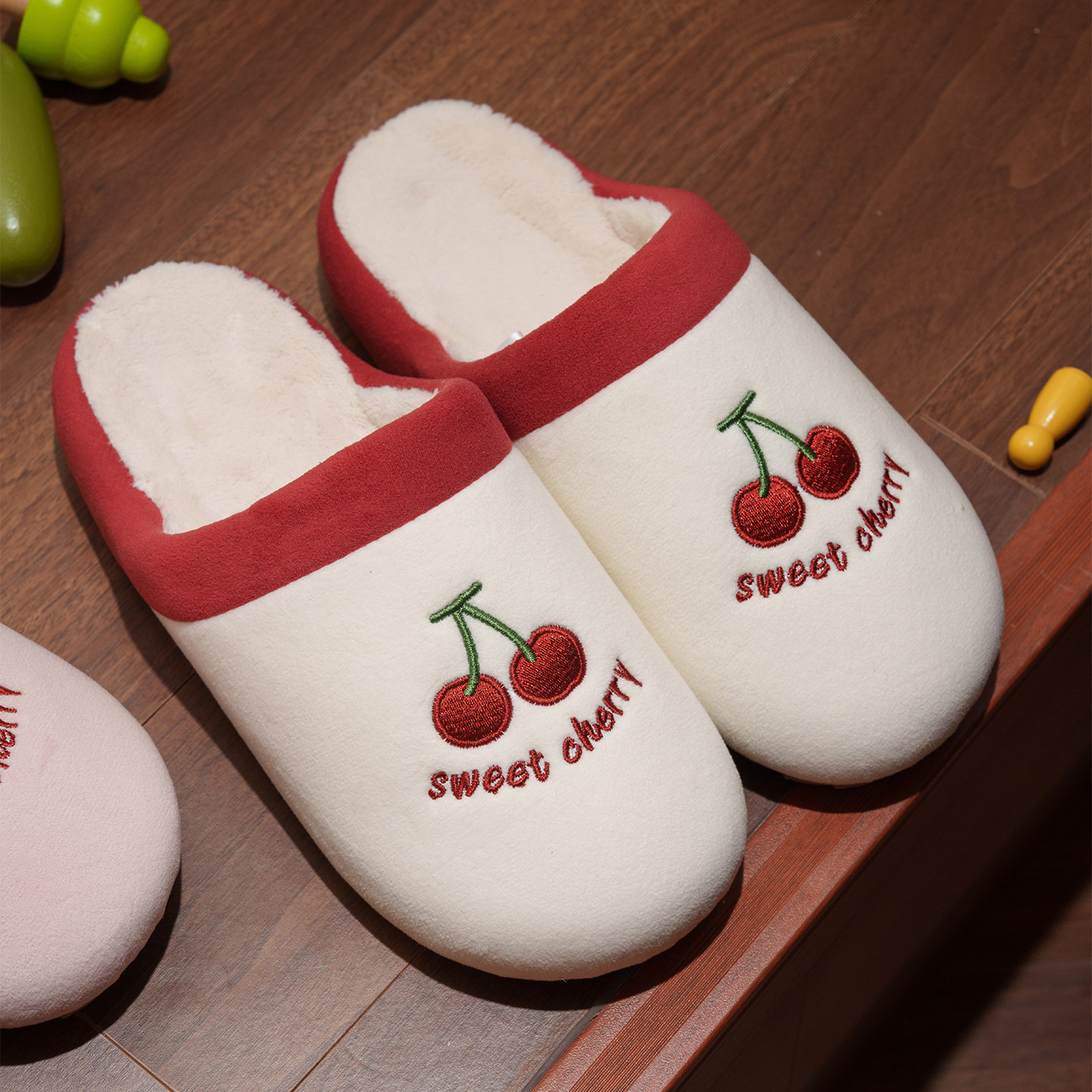 スイートチェリーブロッサム～ 静音 綿スリッパ レディース 新発売 刺繍入り 柔らかいソール インドア用 秋冬 暖かい