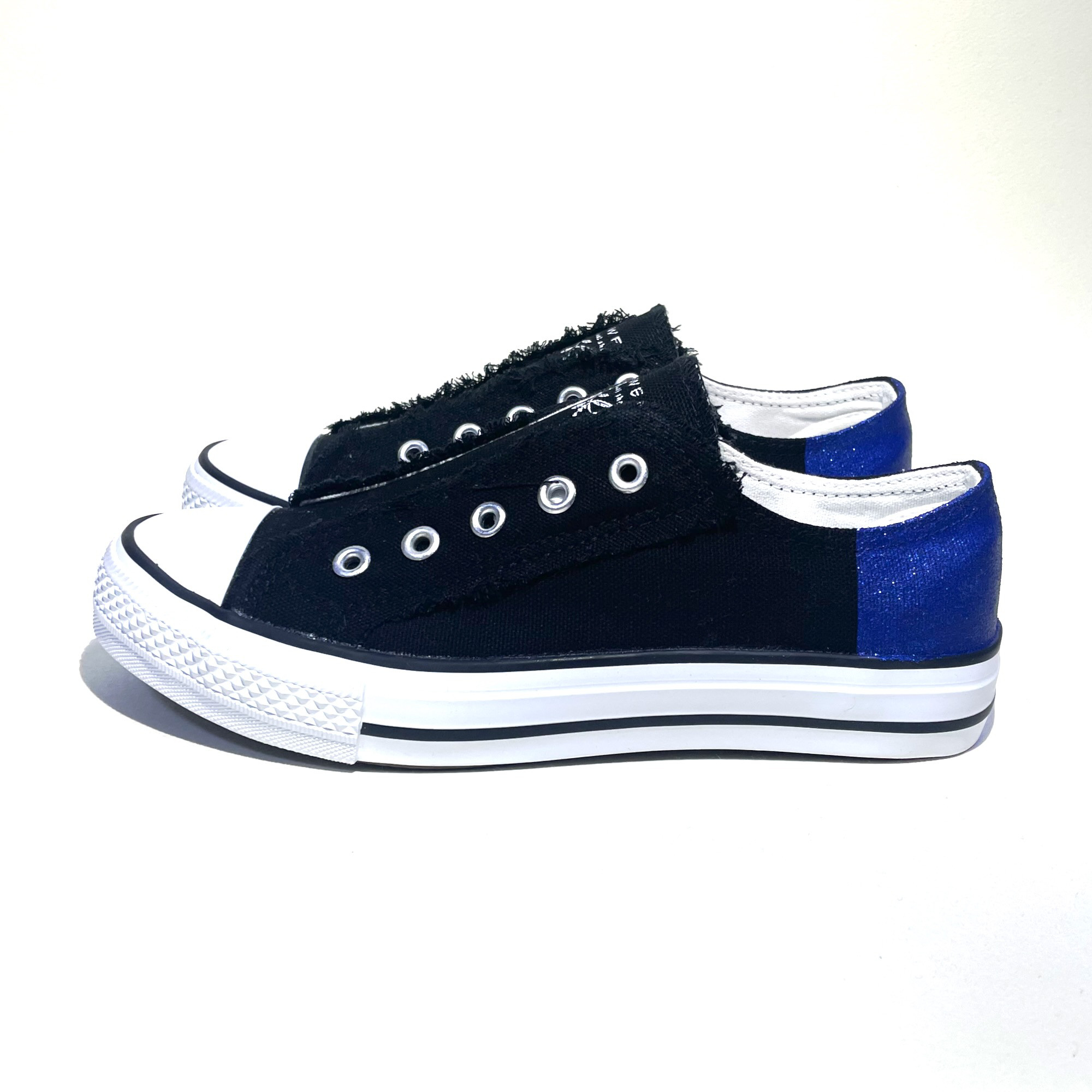 紐無しで楽ちん♪切りっぱなしが可愛いバイカラースリッポン (ブラックxブルーラメ) 22.5〜24.5cmはっ水加工