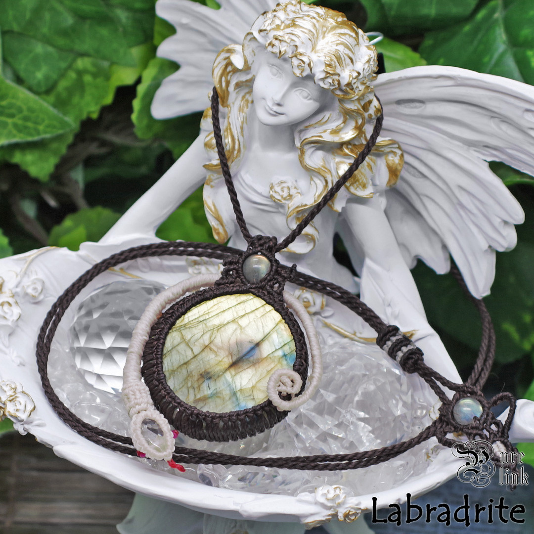 月と太陽を象徴する魔石『ラブラドライト』蛇モチーフ・マクラメ編みネックレス