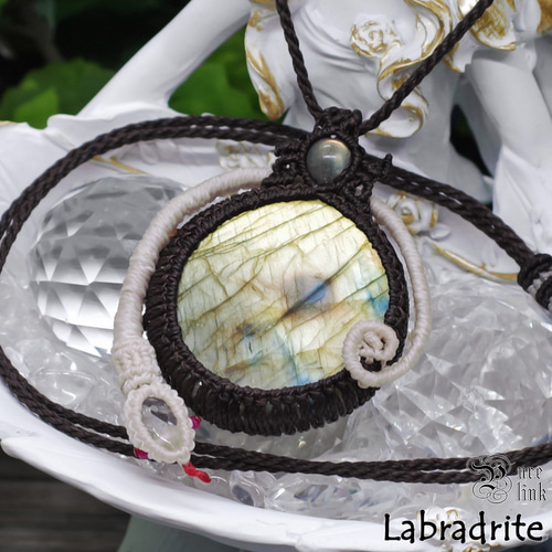 月と太陽を象徴する魔石『ラブラドライト』蛇モチーフ・マクラメ編み