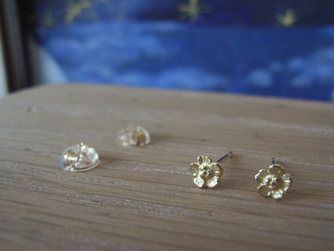 K18 アキレア 勇気の欠片のスタッドピアス