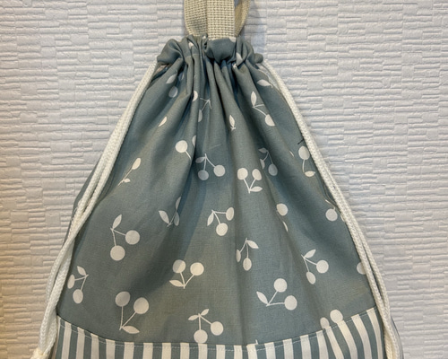 ハンドメイド☆体操服袋☆さくらんぼ×くすみブルー 体操服袋・お着替え