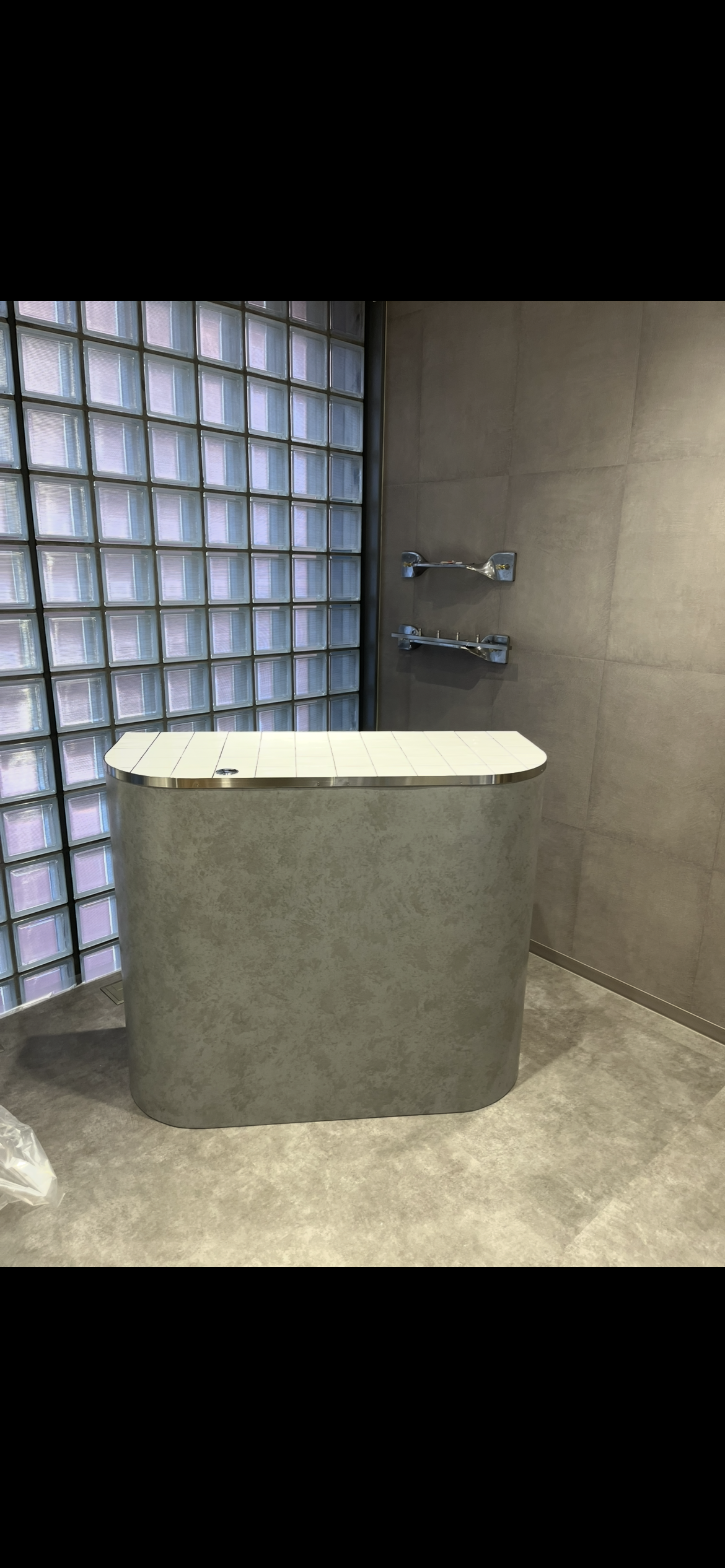 タイル貼り　アールカウンター　レジカウンター