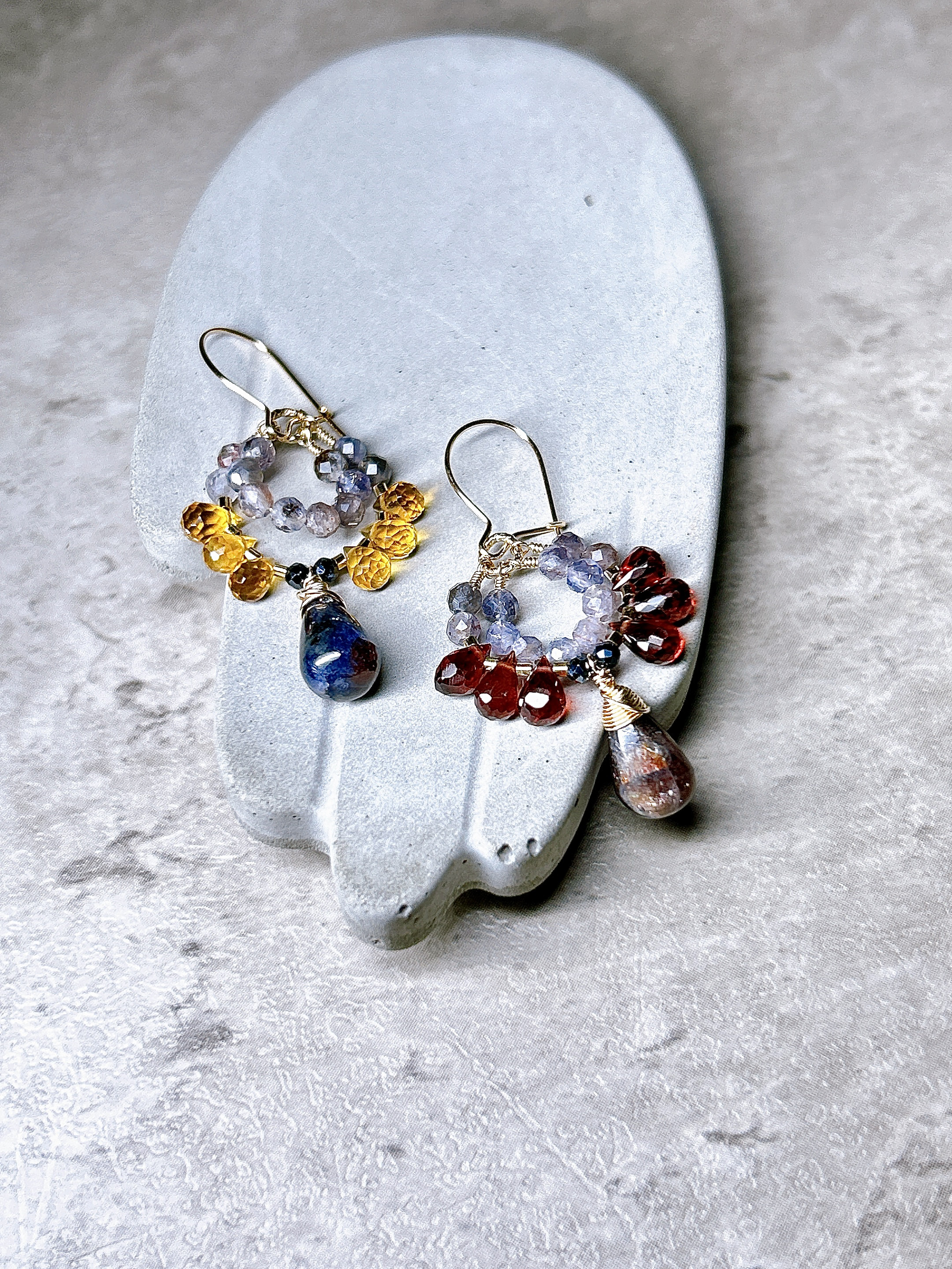 一点物14kgf☆銀河を閉じ込めて☆ブラッドショットアイオライトのアシンメトリーカラーピアス