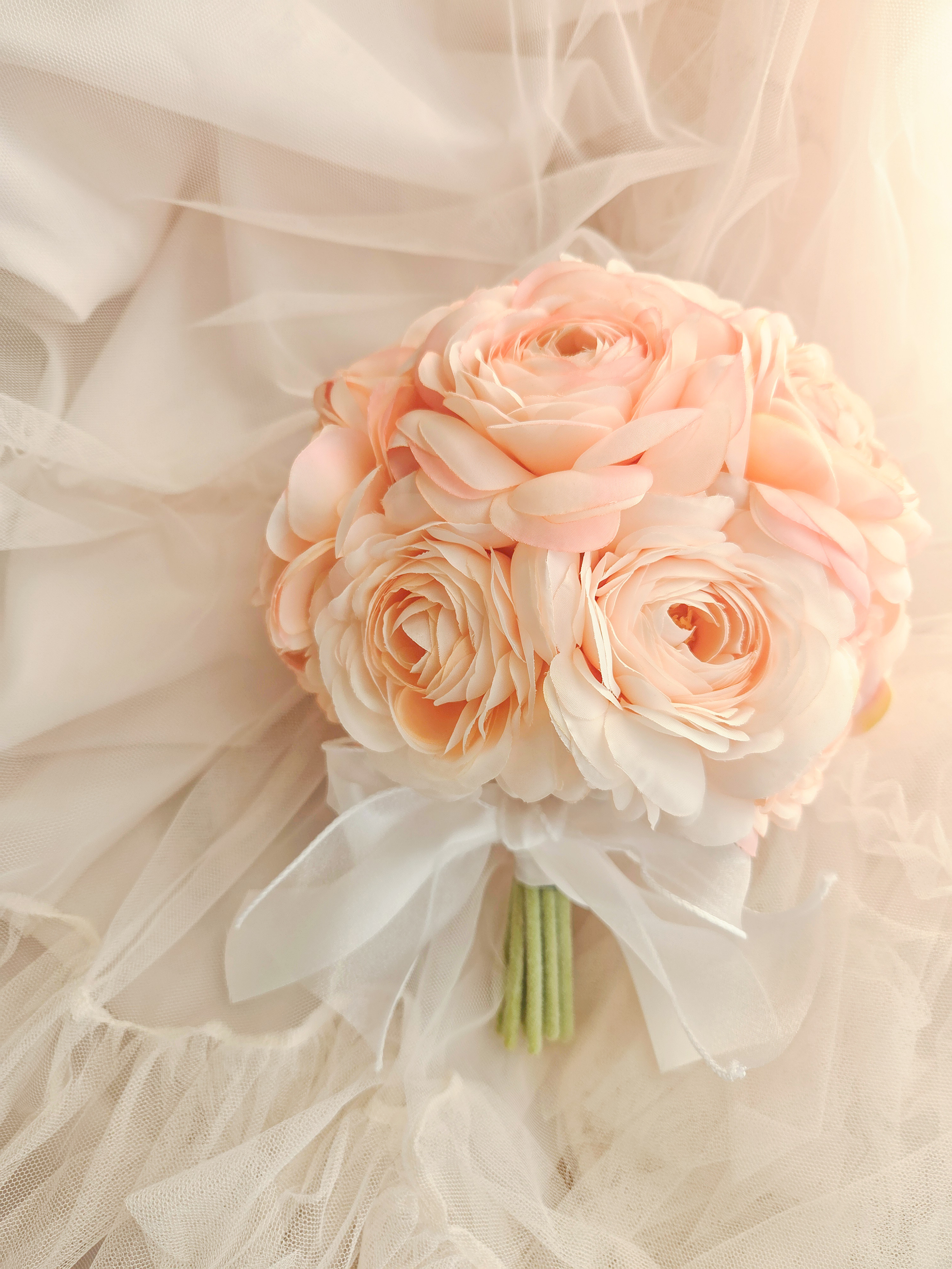 【春婚】【前撮りにおすすめ】ピオニーのラウンドブーケ　肌映え　サーモンピンク　やさしい色味　ニュアンスカラー　完成品