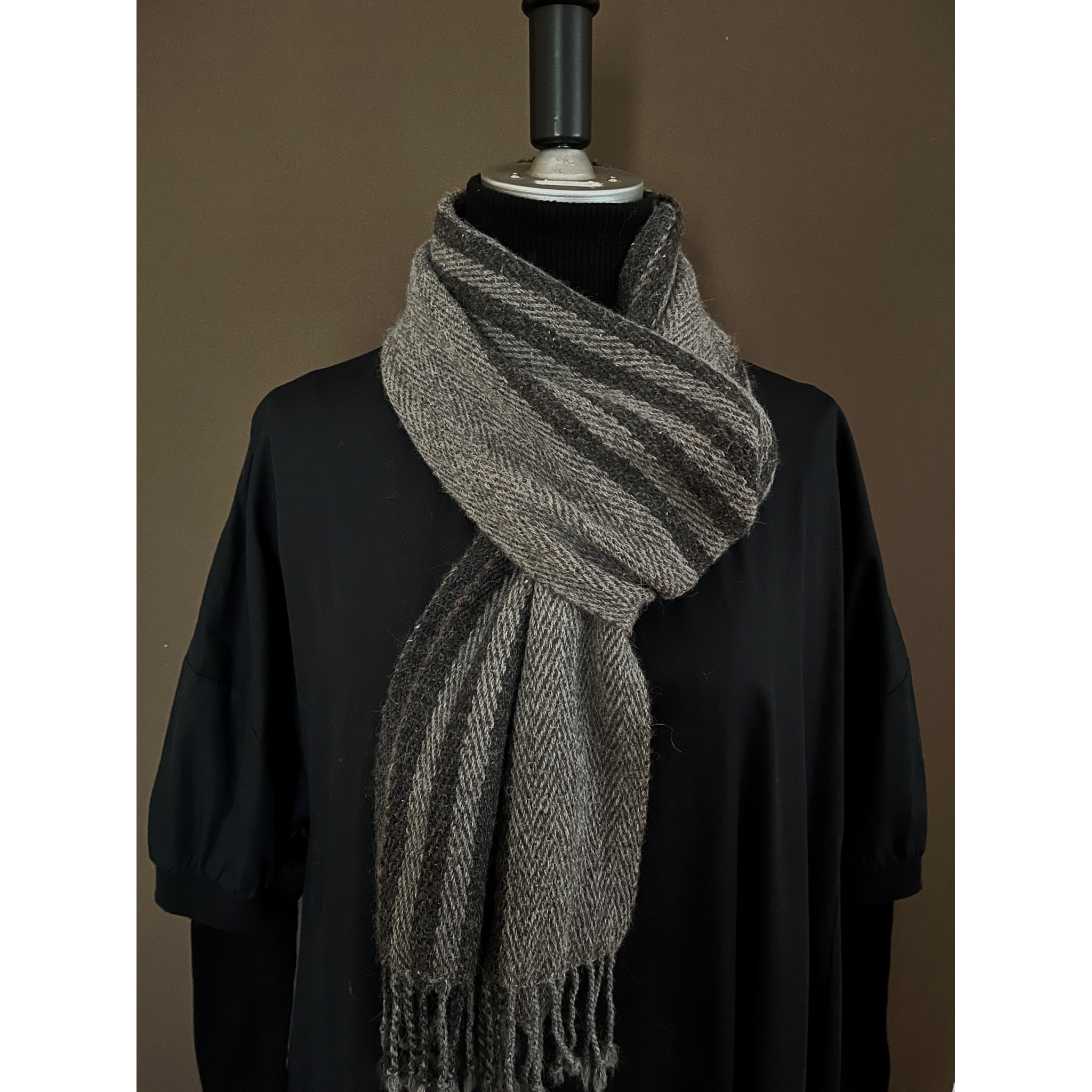 『巻きやすいマフラー』　グラファイト