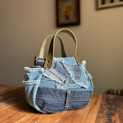 デニムと革のトートバッグ：デニムリメイク×本革持ち手ダークブラウン