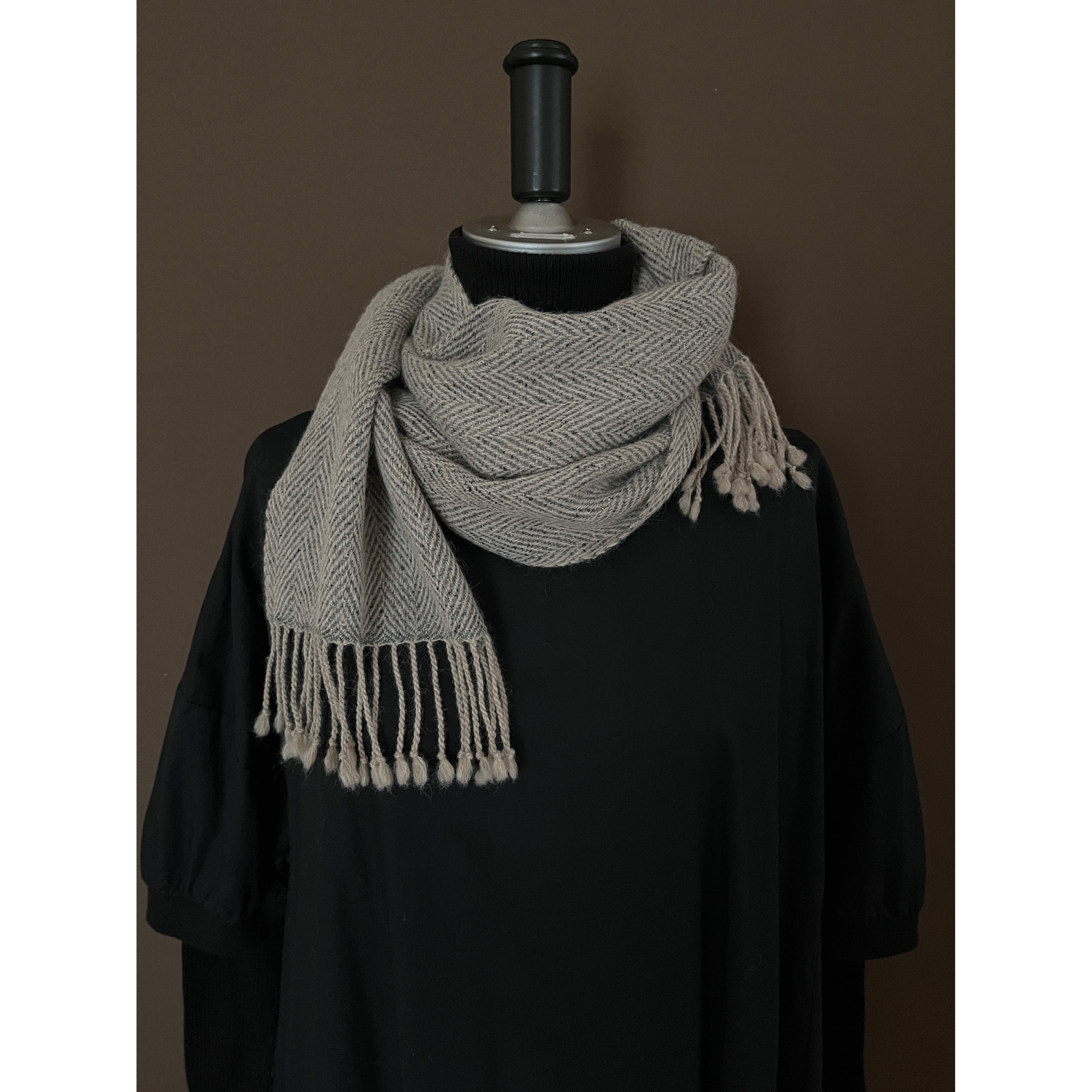 『巻きやすいマフラー』　ストーングレー