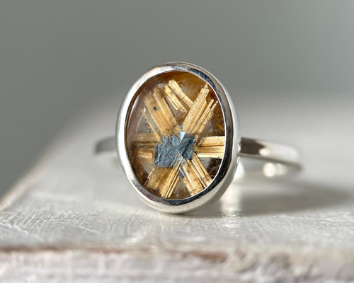 サイズ12号【太陽のような輝きの花 レア天然石】ルチルクォーツリング