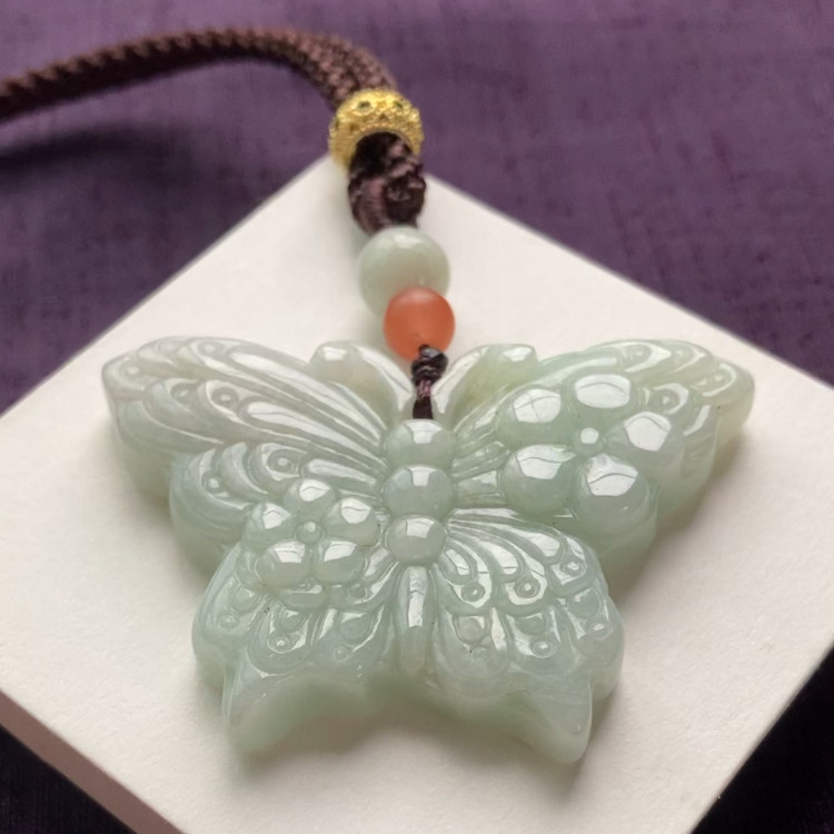 翡翠 天然石 翡翠ペンダント ミャンマー産本翡翠 翡翠ネックレス ネックレス 蝶々 4,631円