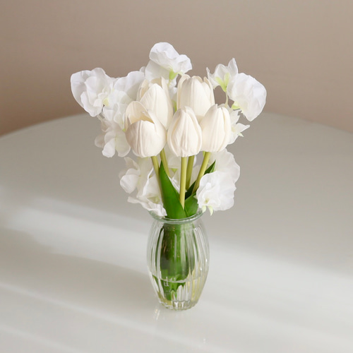 ずっと咲いてる》ホワイトチューリップ＆スイートピー花瓶アレンジ