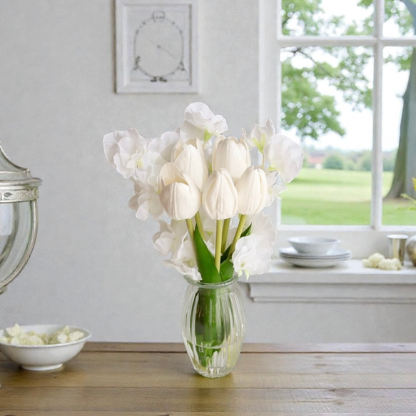 ずっと咲いてる》ホワイトチューリップ＆スイートピー花瓶アレンジ