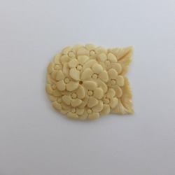 マッコウ鯨歯のブローチ「スズラン（大）」 ブローチ マテリアル