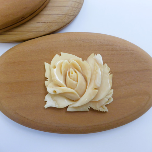 マッコウ鯨歯のオーナメント「薔薇/バラ」(I) かごバッグ マテリアル