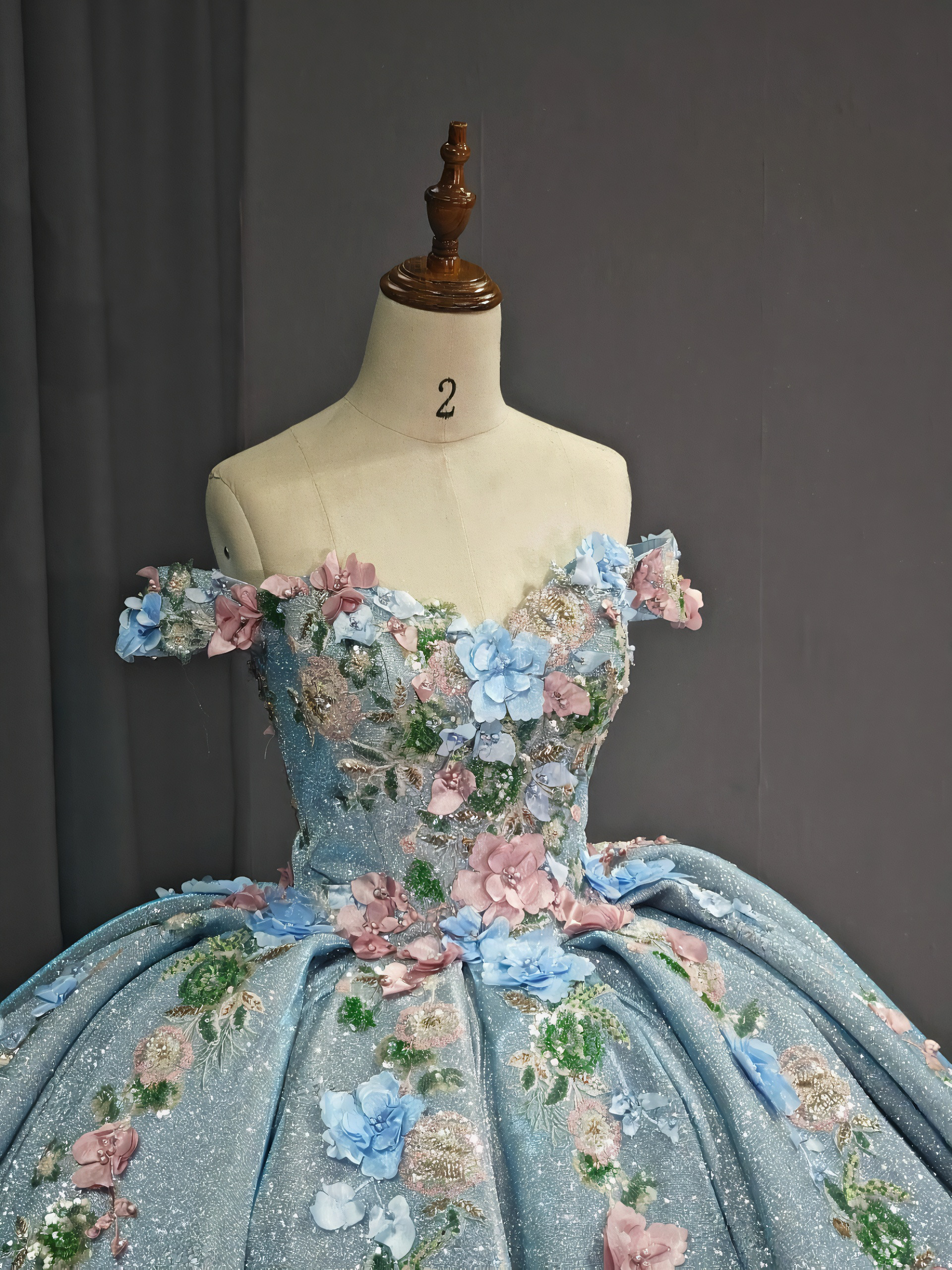 キラキラスカート　オフショルダー　カラフル薔薇ローズ色　二の腕カバー　プリンセスライン　ラメ入り　ブルー　パーティー挙式