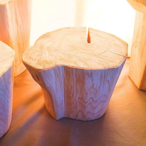 天然アロマ ひのきの切株テーブル 根元末広がり 天然アロマ ひのきの切株テーブル 根元末広がり サイドテーブル BCGE