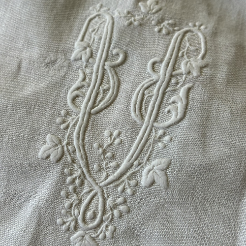 antiquelinen＆whitework*モノグラム手刺繍*クローバー*ダマスク織り