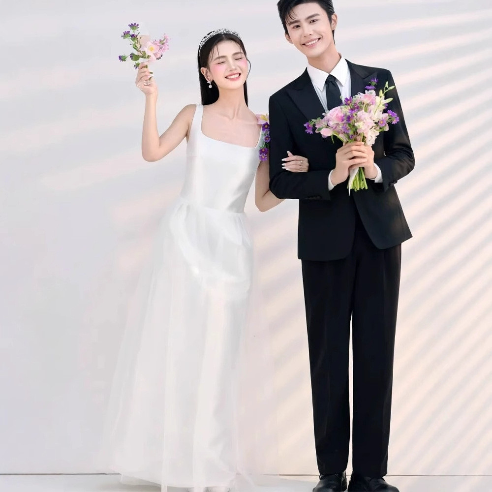 ウェディングドレス 白 黒 サテン シンプル 韓国風 結婚式 花嫁 演奏会 披露宴 前撮り 二次会 お呼ばれ AK590