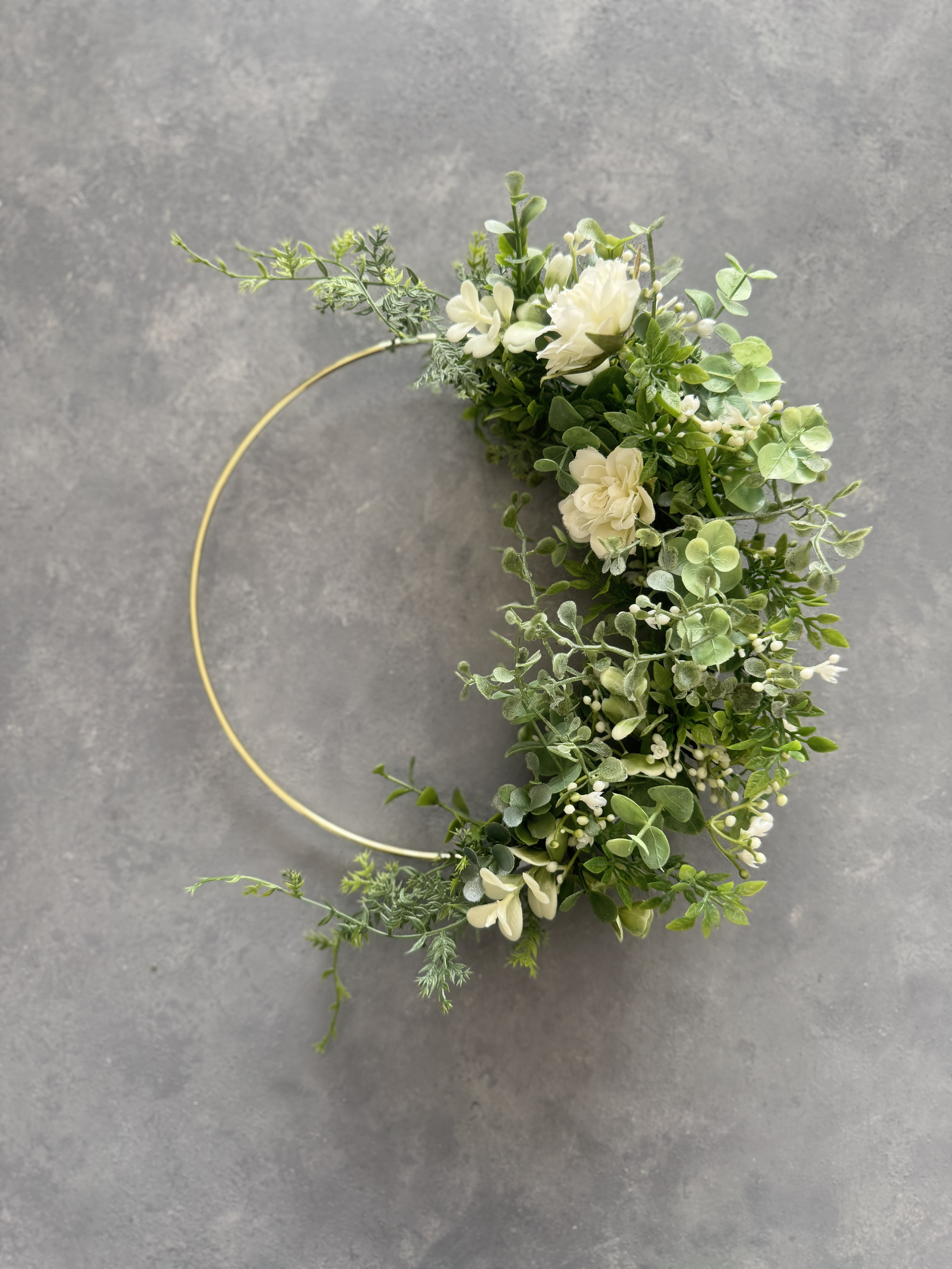 【通年】冬から春へつなぐ グリーンフープリース ｜仕上がり約29×23cm｜存在感のあるインテリアリース