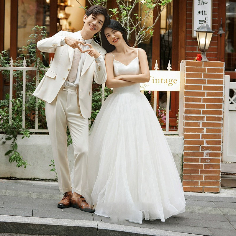 ウェディングドレス 白 黒 ふわふわ ノースリーブ シンプル 韓国風 花嫁 披露宴 前撮り 二次会 お呼ばれ AK597 8,918円