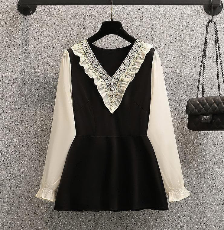 大きいサイズ 新品 秋冬 フリル Vネック トップス 黒×白 韓国風　長袖